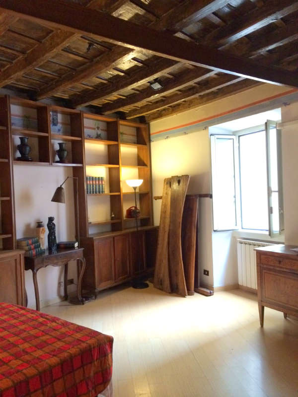Appartement in Rome tijdens make-over. NU te huur om de hoek van het Colosseum Appartement in Rome tijdens make-over. NU te huur om de hoek van het Colosseum