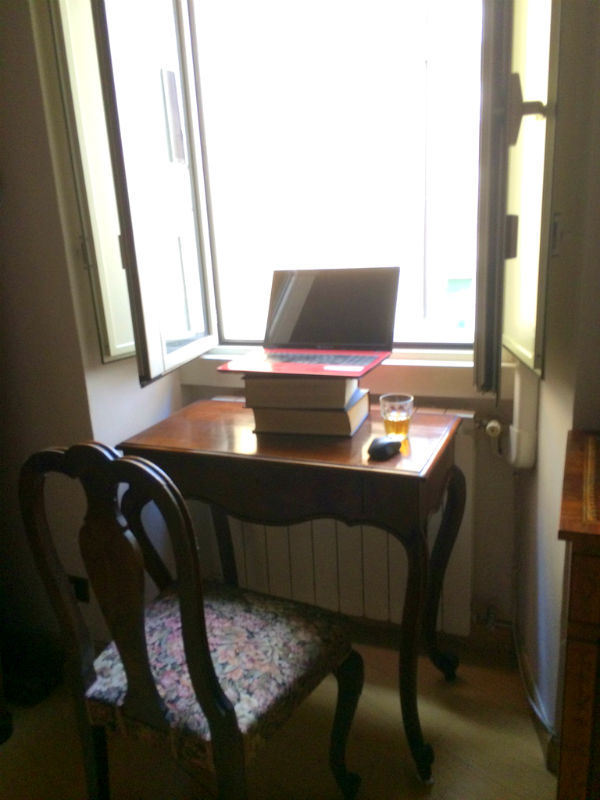 Appartement in rome tijdens werkzaamheden. Appartement in Rome nu te huur om de hoek bij colosseum